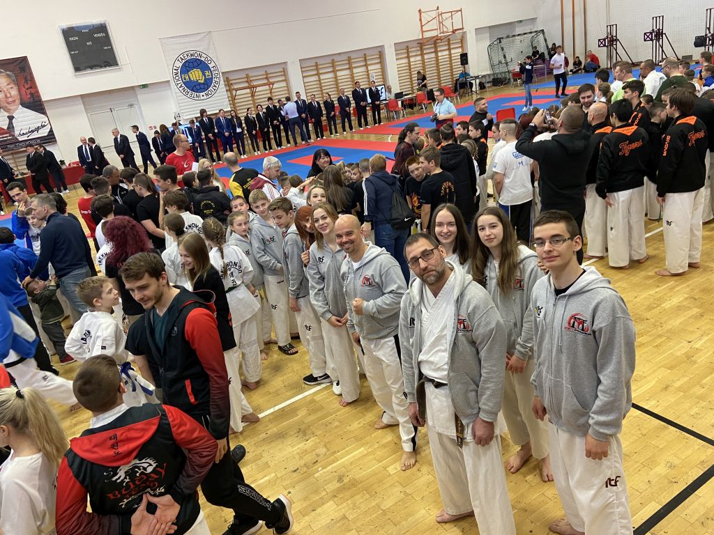 Zen Power TKD Team a verseny megnyitó előtt