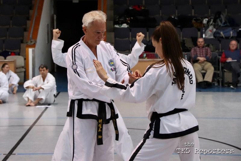 GM Hector Marano oktat és korrigál - Fotó: The TKD Reporters